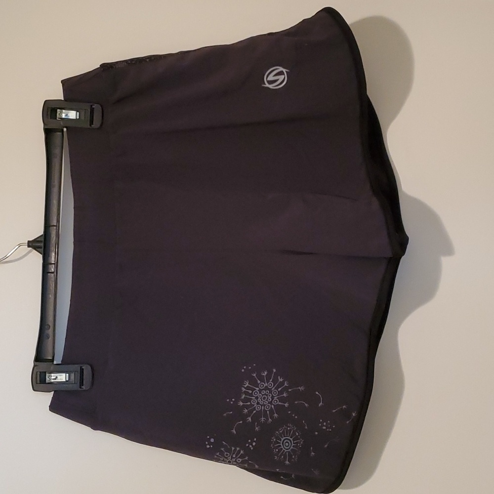 Illuminate Women's Reflective Running Shorts.  Black, size MD.